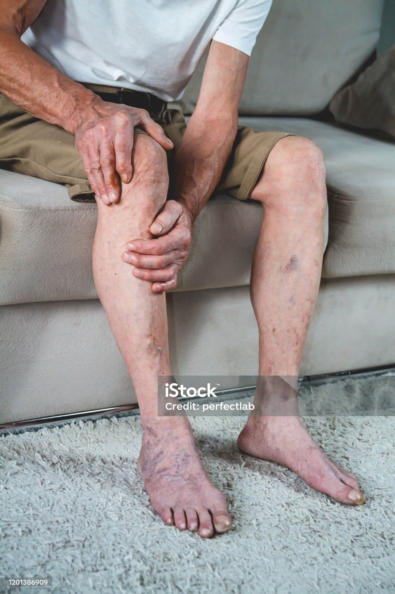 노인이다리가 퉁퉁 붓는 이유&amp;#44; 한쪽만 부을 때와 양쪽이 부을 때의 차이