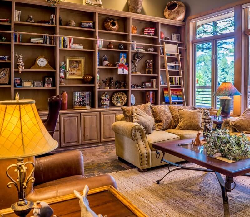 거실에 가구가 많이 있는 사진