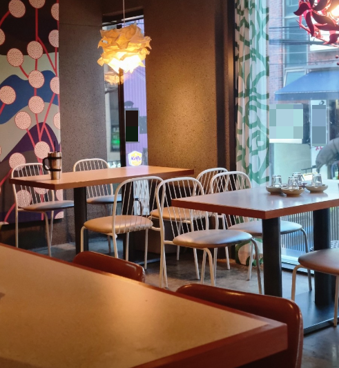 분위기 술집 내부 모습