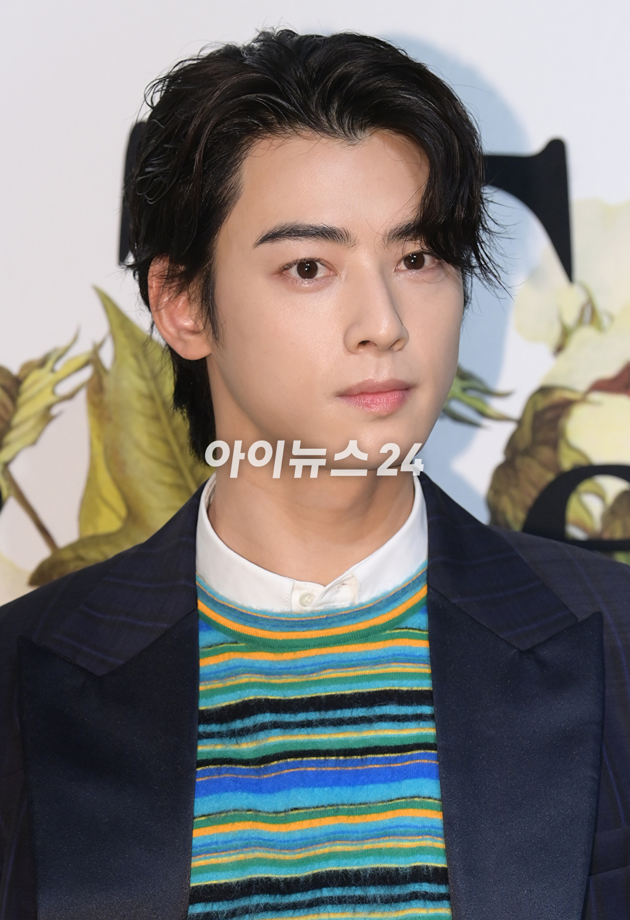 아스트로 차은우가 13일 오후 서울 성동구 성수동 한 스튜디오에서 열린 디올 맨즈 티얼즈 컬렉션 출시 팝업스토어 행사에 참석하고 있다. [사진=정소희 기자]