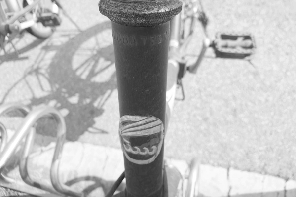자전거-전면에-적혀있는-차대번호
