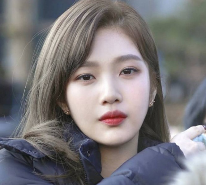 레드벨벳 조이 쌍수, 쌍꺼풀 수술 의혹