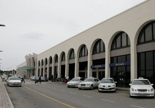 몰타국제공항입구