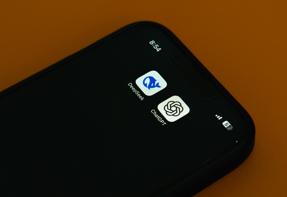 "중국판 챗GPT? 딥시크 AI가 세계를 놀라게 한 이유"