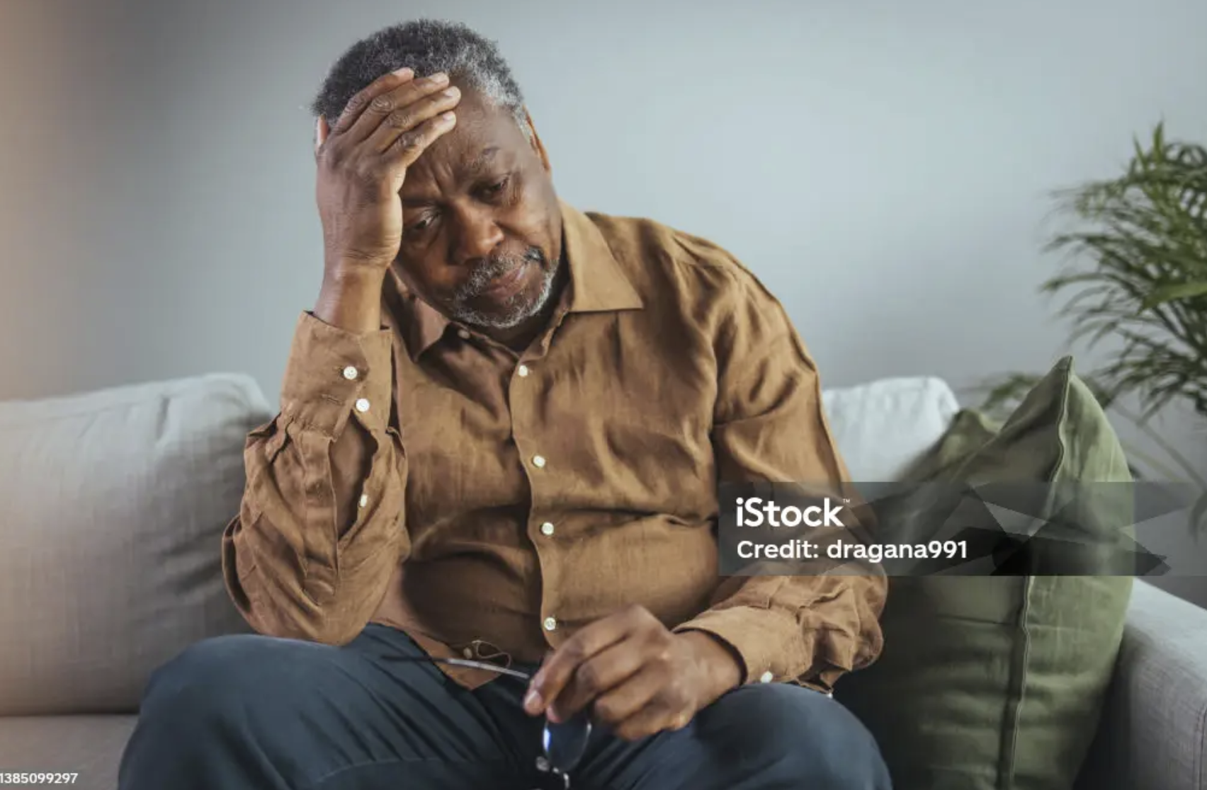 만성질환에 시달리는 피곤한 남자