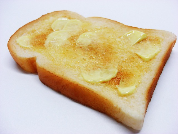 마가린 바른 흰빵