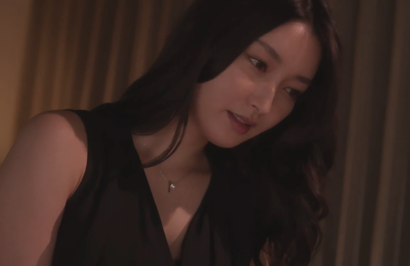 후지이 이요나 (Iyona Fujii) 검은색 드레스