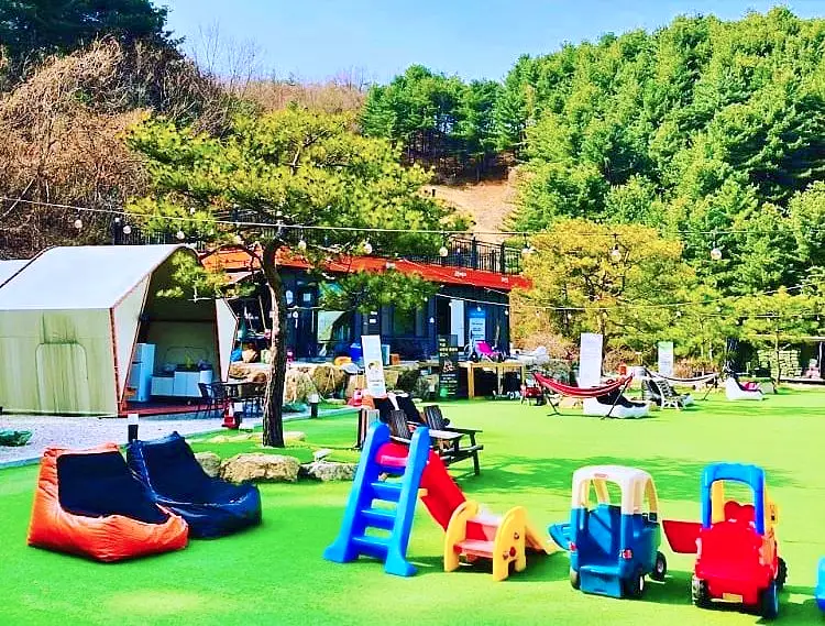 직접 만든 참나무 숯과 불판, 화로, 천장이 열리는 텐트 연 매출 23억 용감한 형제 갑부 카라반 글램핑 오토캠핑 포천 추천 캠핑장 서민갑부 388회 방송 정보