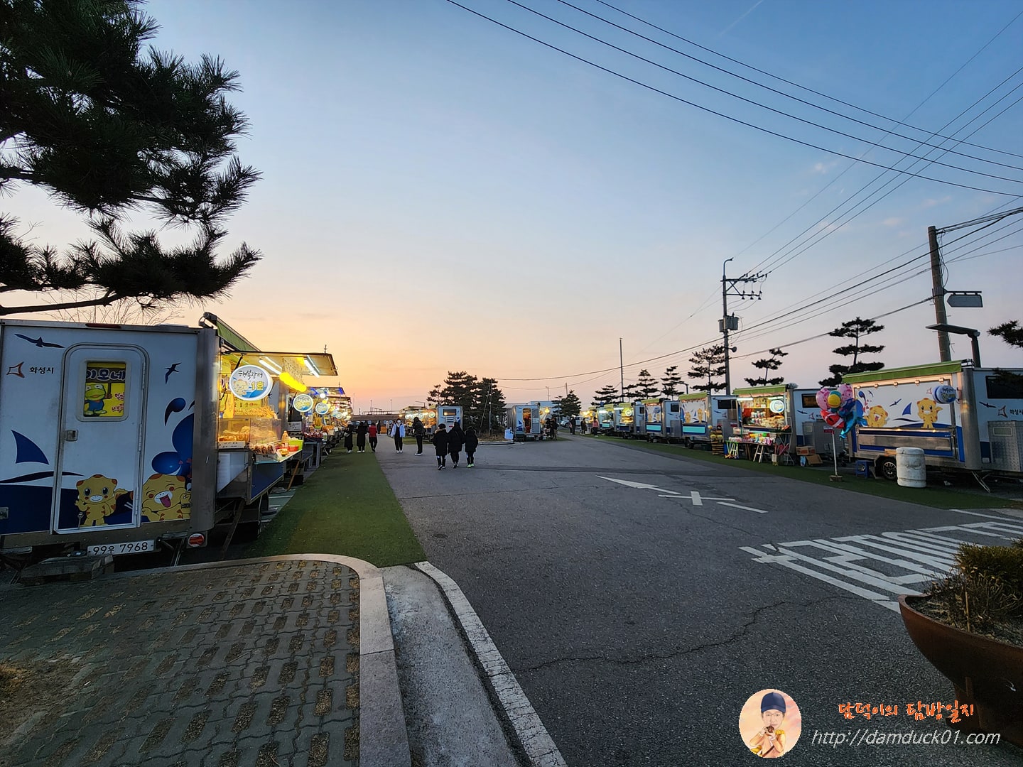 주자창에 마련된 먹거리 촌