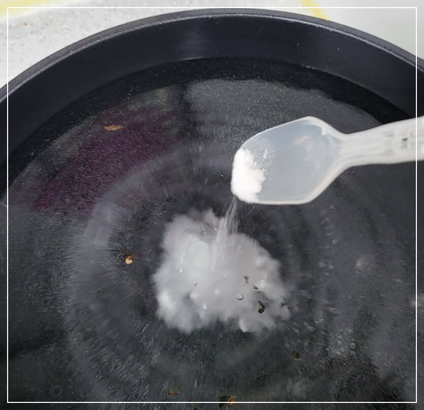끓는 물에 베이킹소다 넣기