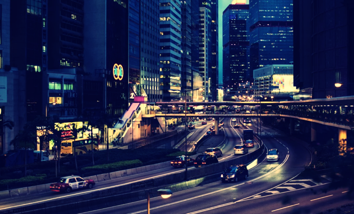 도심속-달리는-자동차