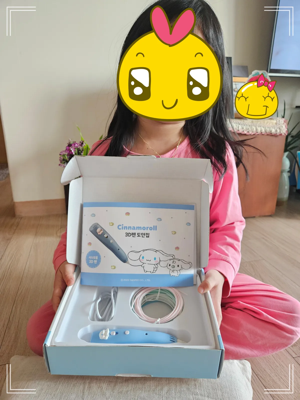 딸-시나모롤3D펜-크리스마스선물-기뻐하는아이