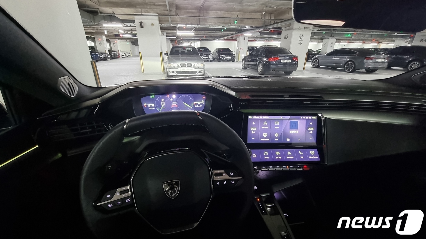 프랑스 감성으로 달린다…&#39;가성비 우르스&#39; 뉴 푸조 408