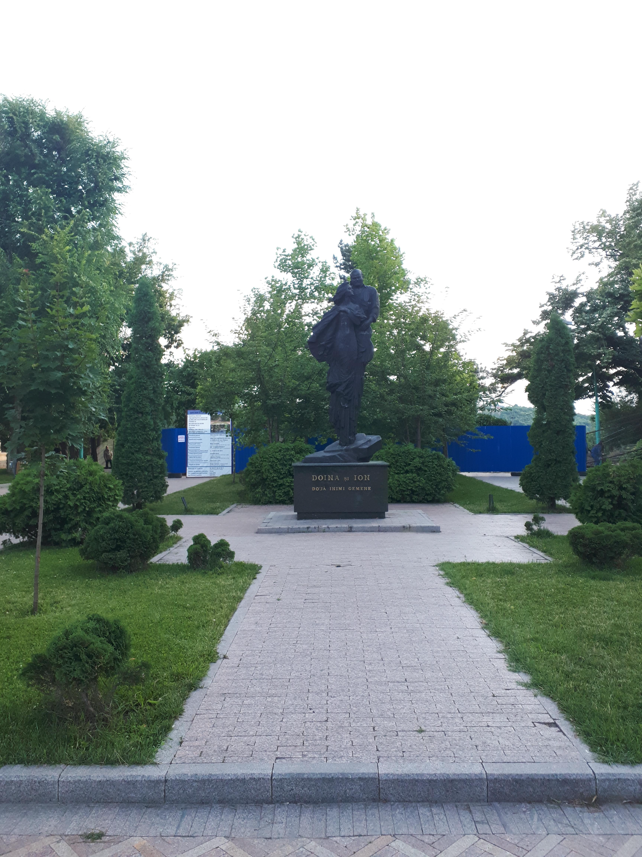 몰도바 키시나우 공원의 동상