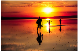 노을빛이 스며든 저녁의 따뜻한 위로