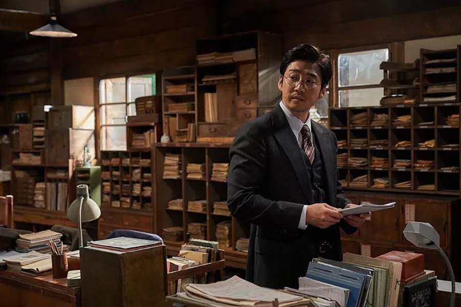 조선어학회 대표 류정환(윤계상)