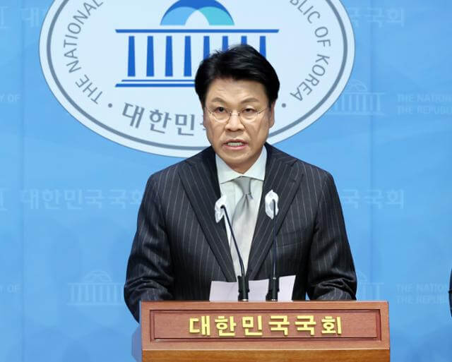 성폭력 혐의 장제원 탈당, "앞뒤 잘린 문자, 성폭력 증거 안돼"