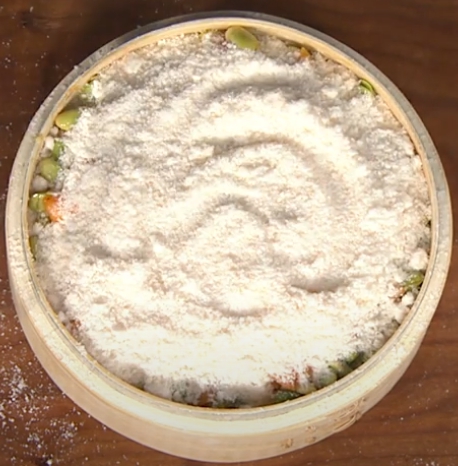 한국의 떡 종류 살구떡-평평하게 만든다.