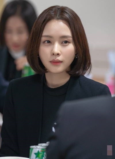 배우 최윤라