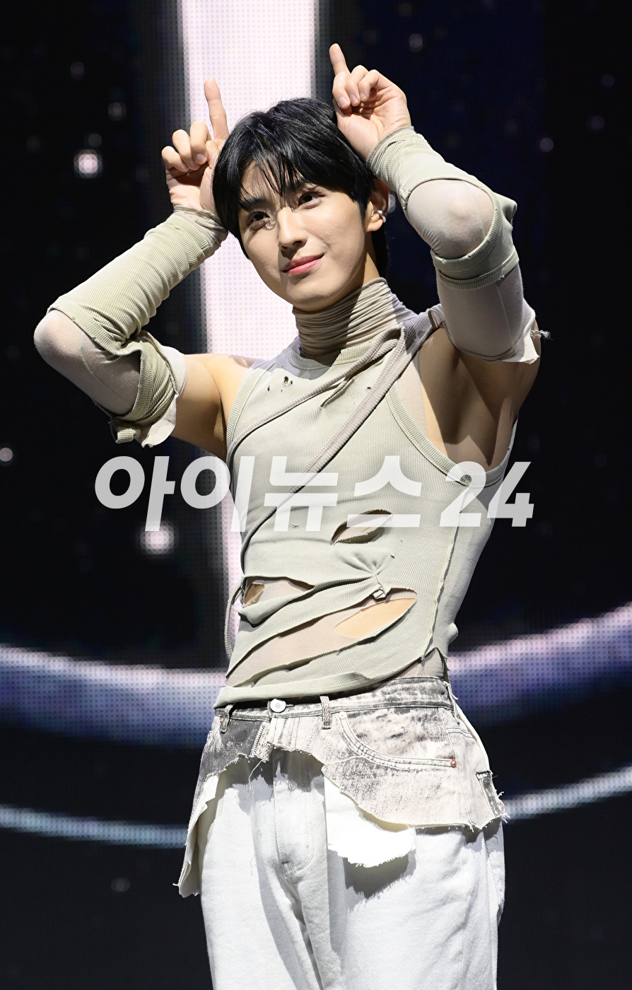 그룹 CIX 용희가 29일 오후 서울 연세대학교 백주년기념관에서 열린 CIX(씨아이엑스)의 여섯 번째 EP '오케이 에피소드 2: 아임 오케이'(OK Episode 2 : I'm OK) 발매 기념 쇼케이스에 참석하고 있다. [사진=정소희 기자]