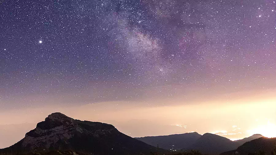 Counting the Stars at Night by Yun Dong-ju : Famous Korean Poetry Translated