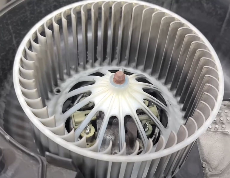 자동차에어컨-블로워모터-고장소리