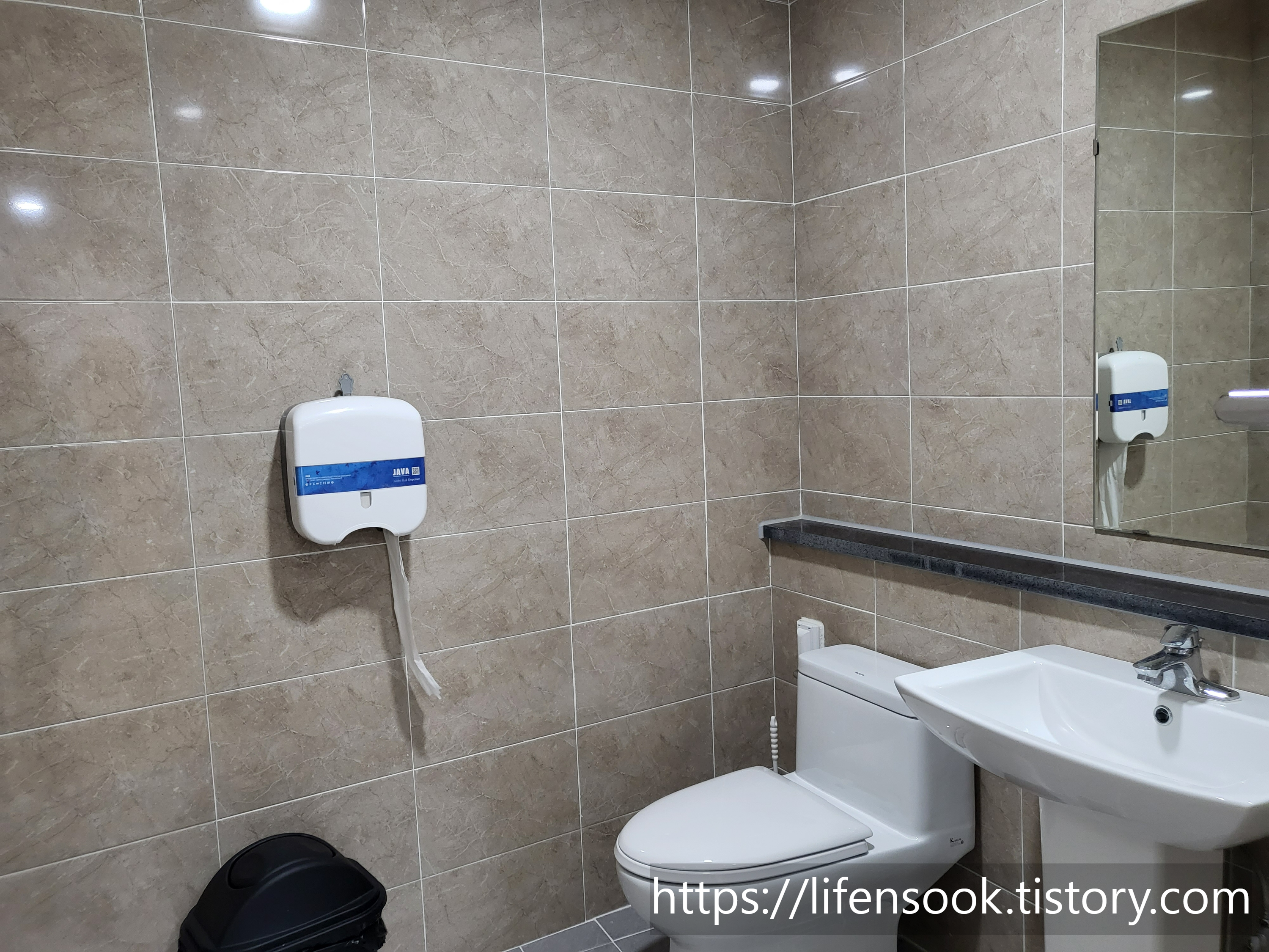 금강송 에코리움 스파 화장실