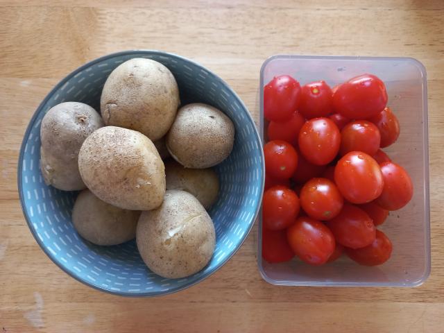 찐감자와 토마토