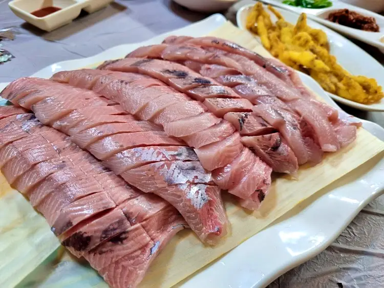 갓 잡아 신선한 산천어 요리 한 상 산천어회, 산천어반건조, 산천어매운탕, 산천어구이 강원 화천 맛집
