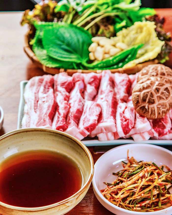 생방송 오늘저녁 청주 무심천 벚꽃길 서문시장 청주식 삼겹살 맛집