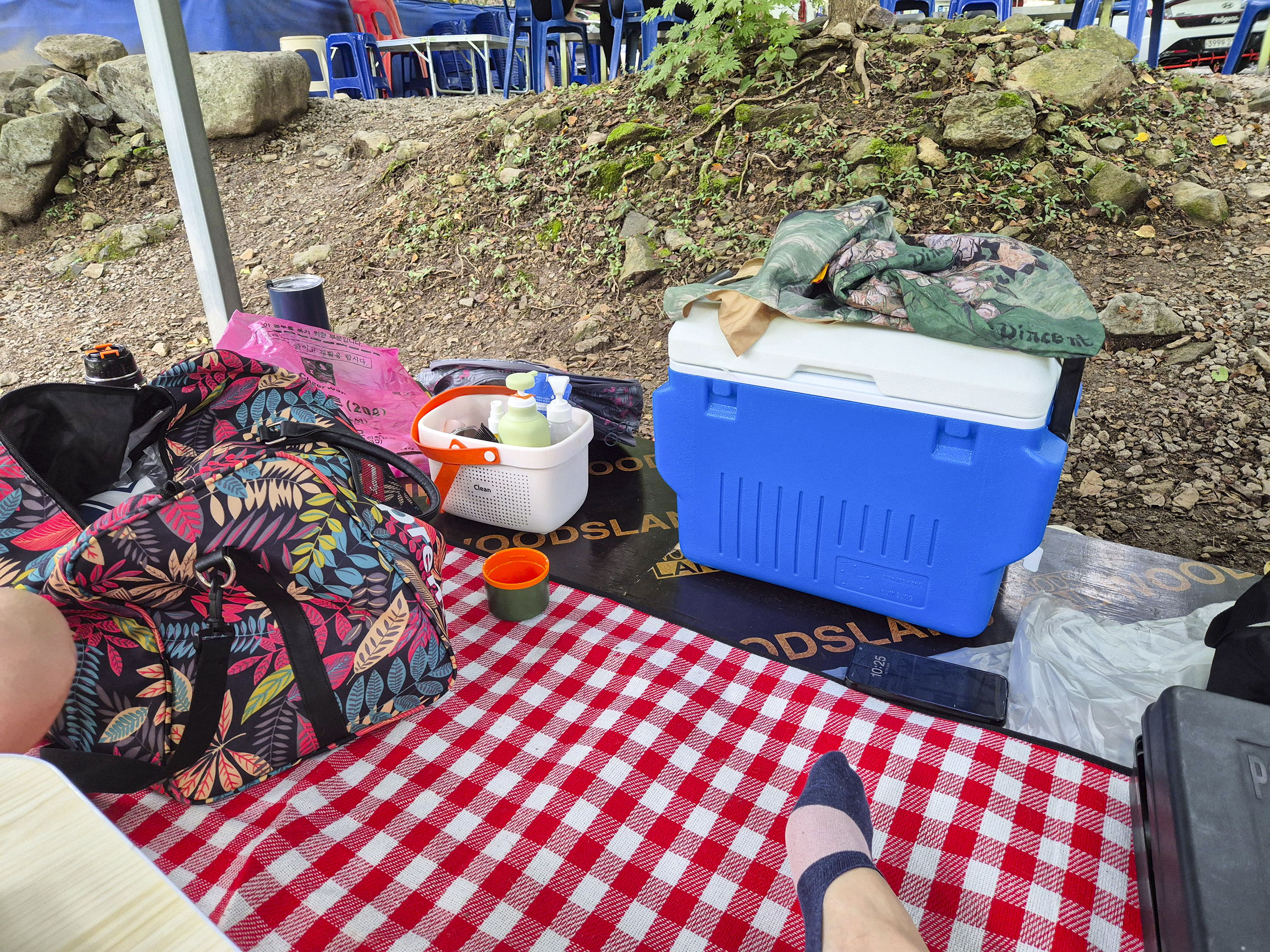 내가 잡은 평상 모습. 선착순이다.