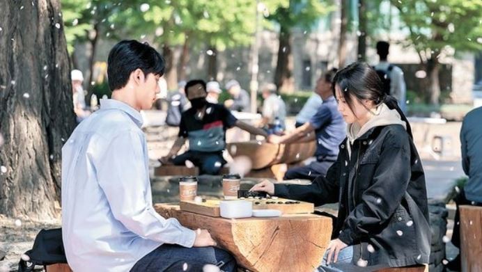 &#39;더-글로리&#39;-문동은과-주여정-바둑두는-모습