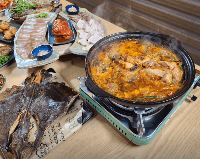 [6시 내고향] 군산 홍어 맛집 삼합 홍어탕 홍어찜 홍어구이 홍어무침 신애홍어 