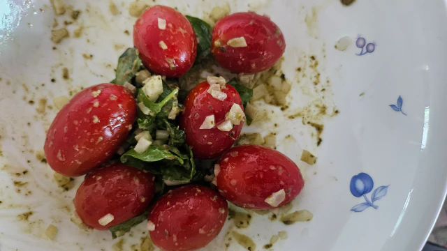 바질토마토-재료 모두 넣고 버무리기