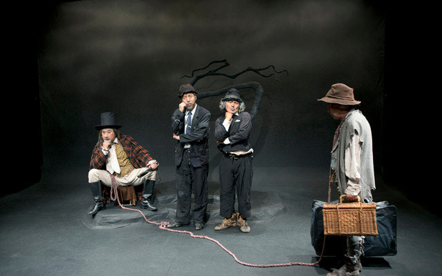 고도를 기다리며를 기다리며