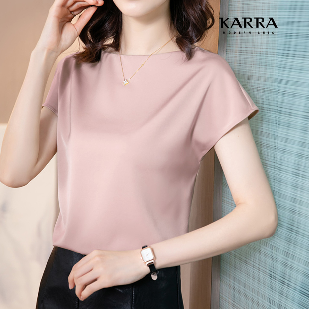 카라 KARRA 새틴보트넥블라우스 KB2MBL130C