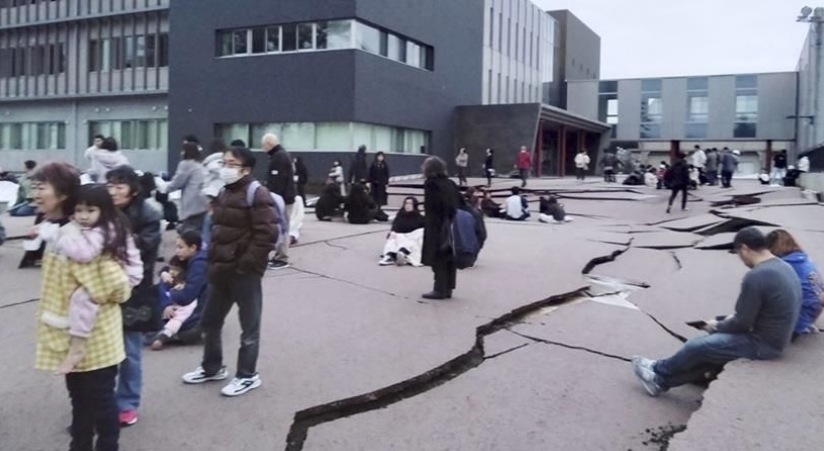 [속보] 일본&nbsp;지진&nbsp;사망자, 48명으로&nbsp;증가...더 늘어날 것 VIDEO:[Breaking] Japan earthquake death toll rises to 48, government says