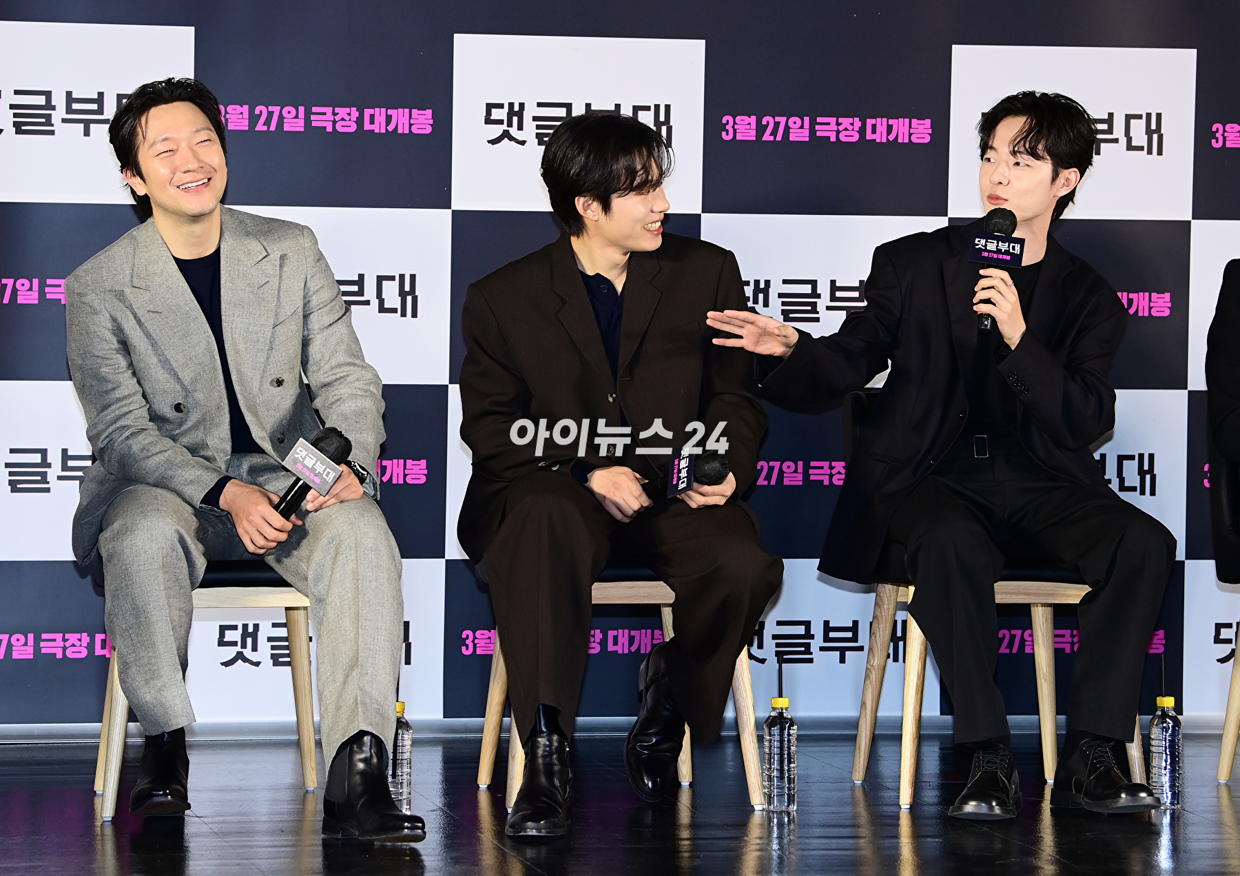 배우 손석구-김성철-김동휘가 4일 오전 서울 광진구 자양동 롯데시네마 건대입구에서 열린 영화 &#39;댓글부대&#39;(감독 안국진) 제작보고회에 참석하고 있다. [사진=정소희 기자]