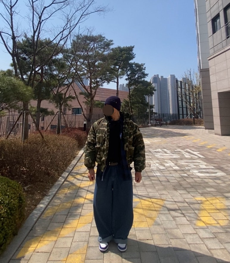 데일리룩('26.3.21.)칼하트 비니, 파르티멘토 카모점퍼 패딩, 어반드레스 블루체크셔츠, 무신사스탠다드 티셔츠, 그리너리크리드 데님팬츠, 유니클로 벨트, 나이키 덩크로우 콩코드