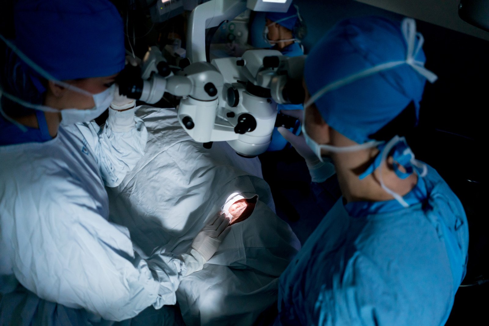 모노비전 레이저 시력교정술 (Monovision Laser Surgery)