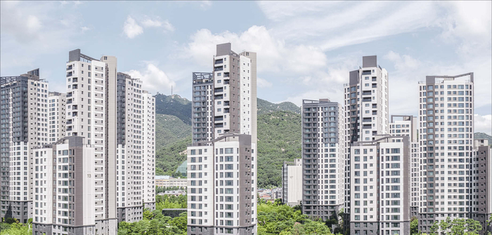 과천푸르지오써밋은 과천시를 대표하는 랜드마크 단지로 꼽힌다.