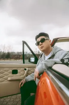 힙합 아티스트 코알라(KOALA)의 모습