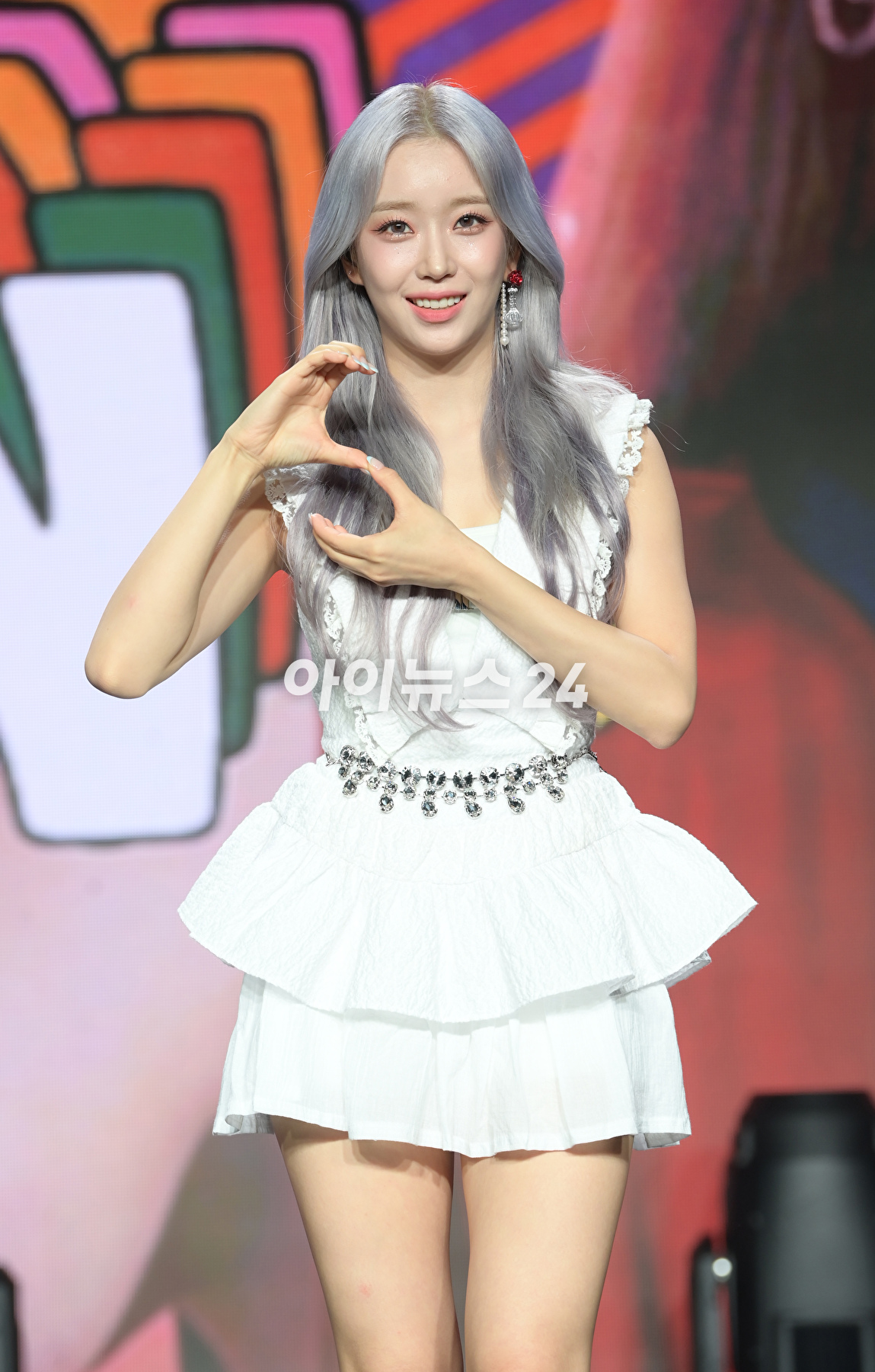 그룹 스테이씨 수민이 16일 오후 서울 강남구 청담동 일지아트홀에서 진행된 스테이씨(STAYC) 세 번째 미니 앨범 '틴프레시(TEENFRESH)' 발매 기념 쇼케이스에 참석하고 있다. [사진=정소희 기자]