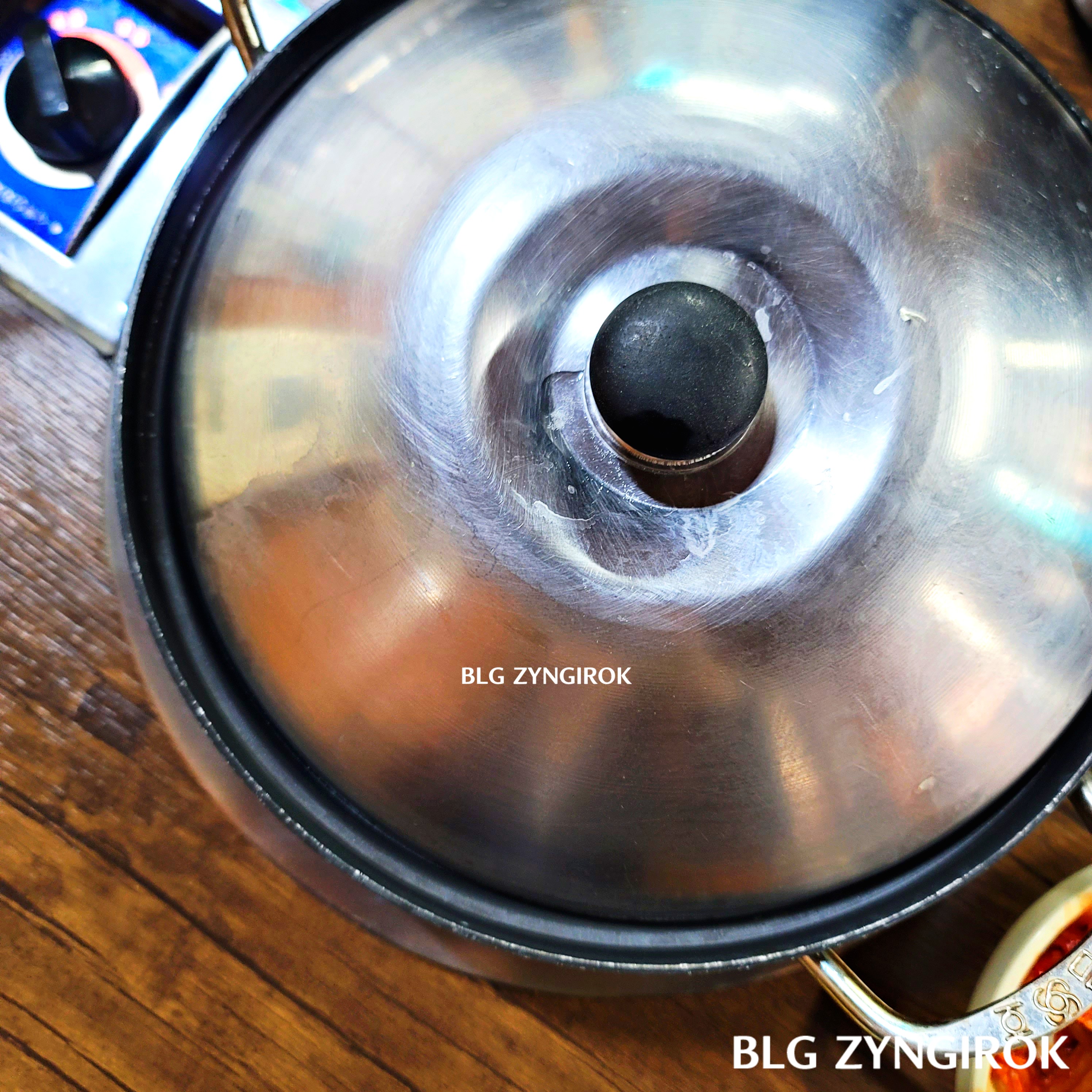 양주 맛집 밀밭칼국수 - 칼국수 냄비 윗면 모습이다.