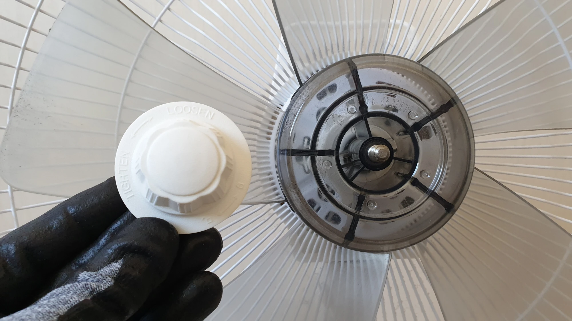 선풍기 날개 고정 부품 뺀 모습