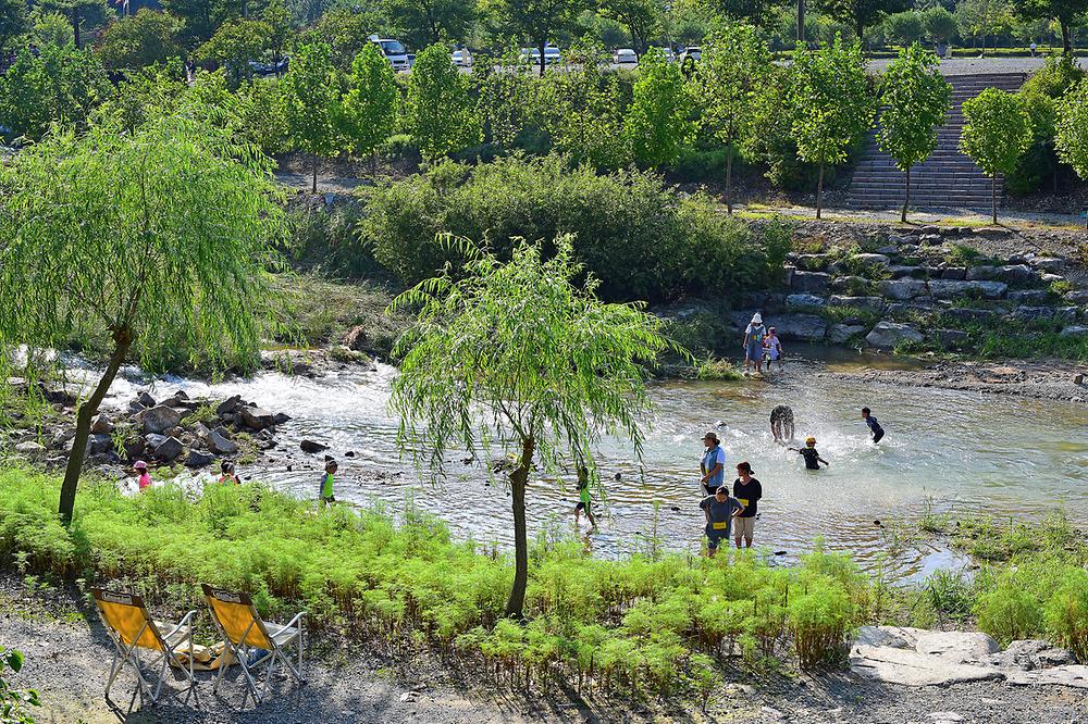 무궁화오토캠핑장. 전북 완주군 고산면 고산휴양림로 89