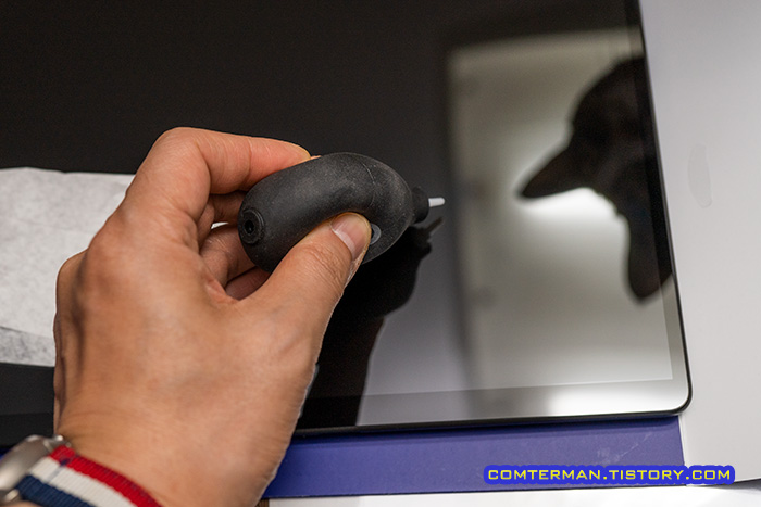 노트북 액정 보호필름 부착 먼지 제거