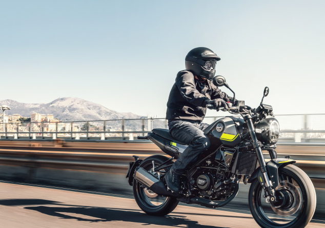 레온치노250-주행모습