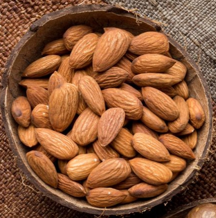 한국의 떡 종류 만경떡-아몬드