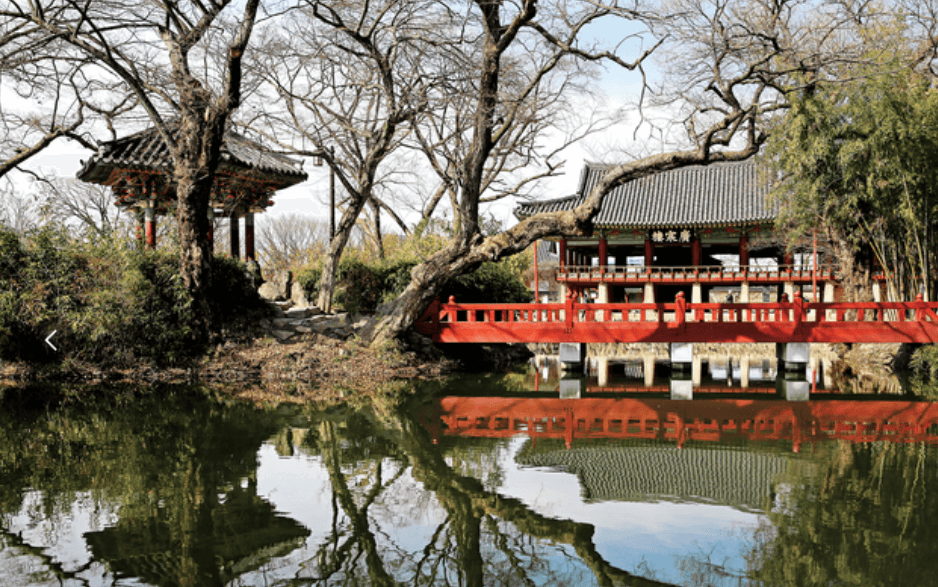 낮의 광한루와 연못